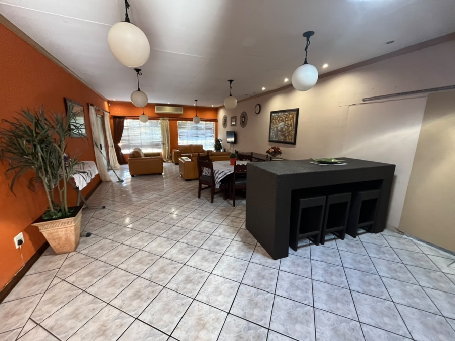 To Let 6 Bedroom Property for Rent in Bodorp North West